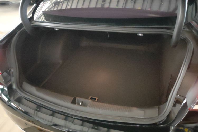 别克 君威 2020款 552T 精英型机舱底盘23