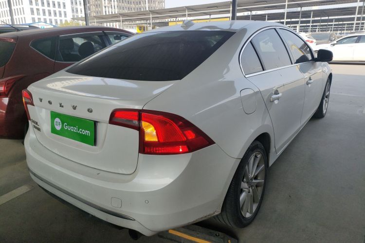 沃尔沃S60 2015款 S60L 2.0T 智远版车身外观7