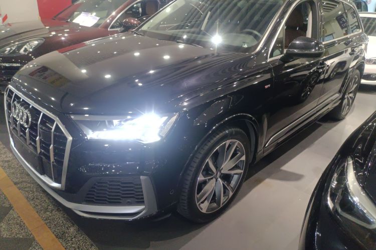 奥迪Q7 2021款 55 TFSI quattro S line运动型车身外观1
