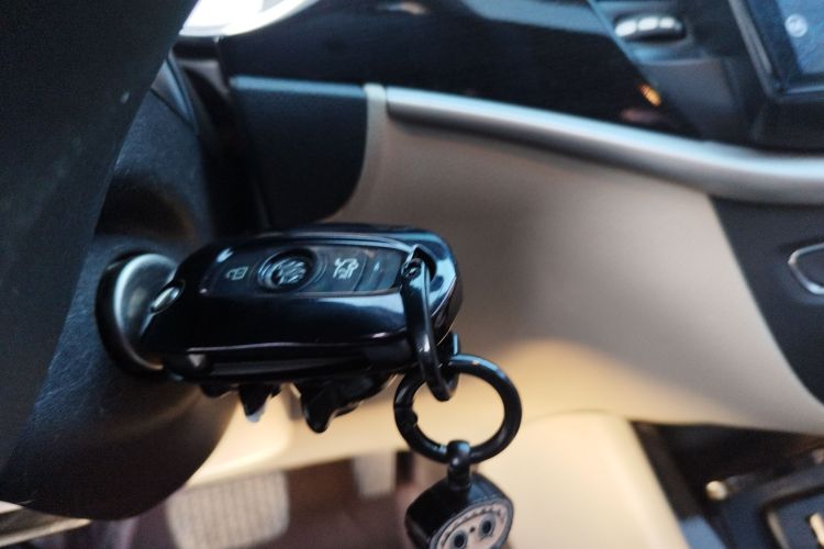 别克 威朗 2017款 三厢 15S 自动进取型中控内饰11