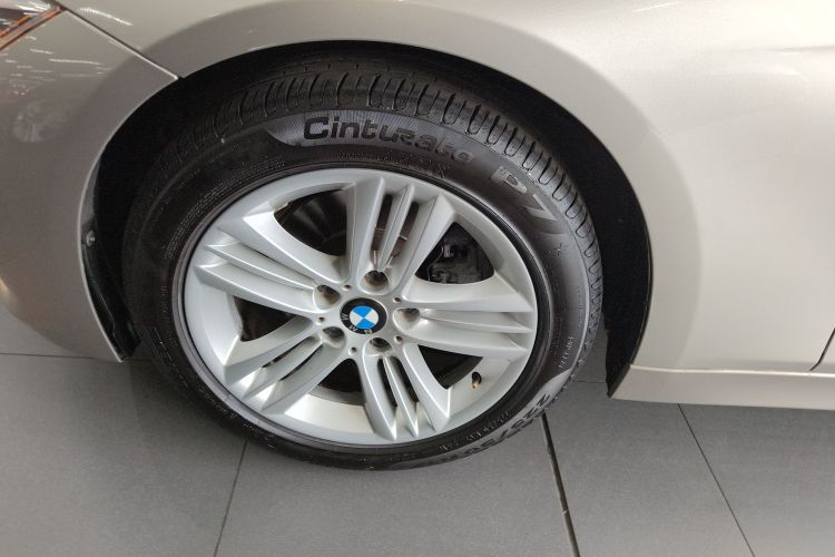 宝马3系 2016款 320i 时尚型车身外观6007