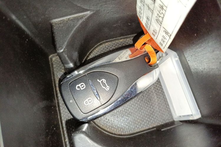 大运 悦虎 2022款 30.66kWh 两驱标准版中控内饰11