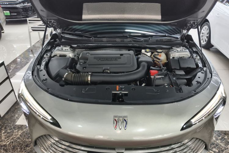 别克 君越 2023款 28T 越尊版机舱底盘24