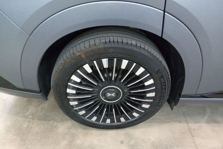 小鹏X9 2025款 星舰版车身外观6008