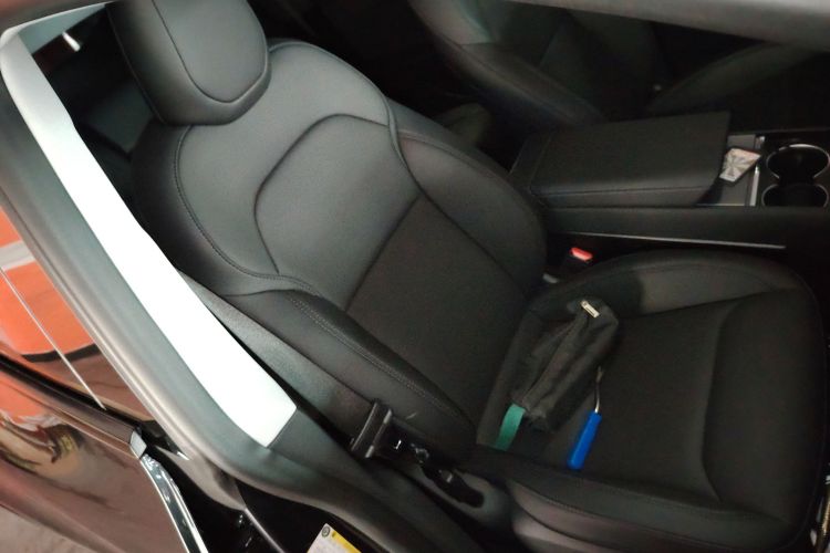 特斯拉 Model Y 2025款 长续航全轮驱动 首发版局部细节41