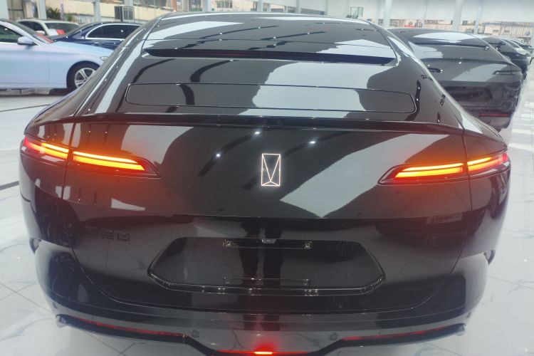 阿维塔12 2024款 700 三激光后驱奢享版车身外观6