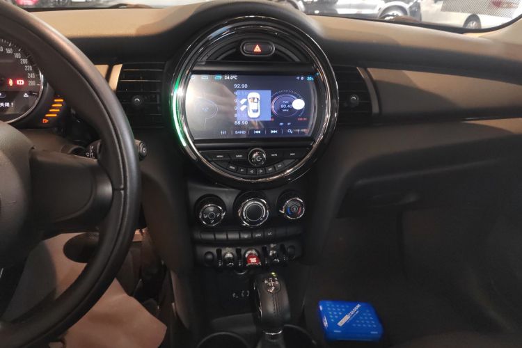 MINI 2016款 1.2T ONE 五门版局部细节16