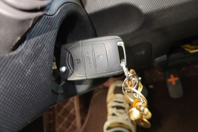 五菱汽车 宏光MINIEV 2022款 轻松款 磷酸铁锂中控内饰7001