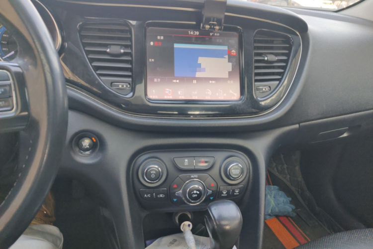 菲亚特 菲翔 2015款 1.4T 自动尊享版中控内饰16