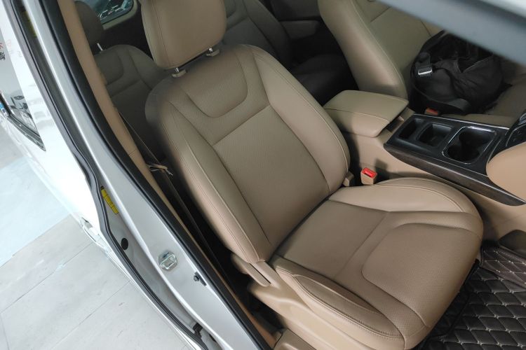 江淮瑞风 瑞风L6 MAX 2021款 2.0T 自动至尊型局部细节41