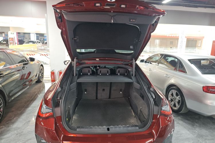 宝马4系 2022款 425i Gran Coupe M运动曜夜套装机舱底盘23