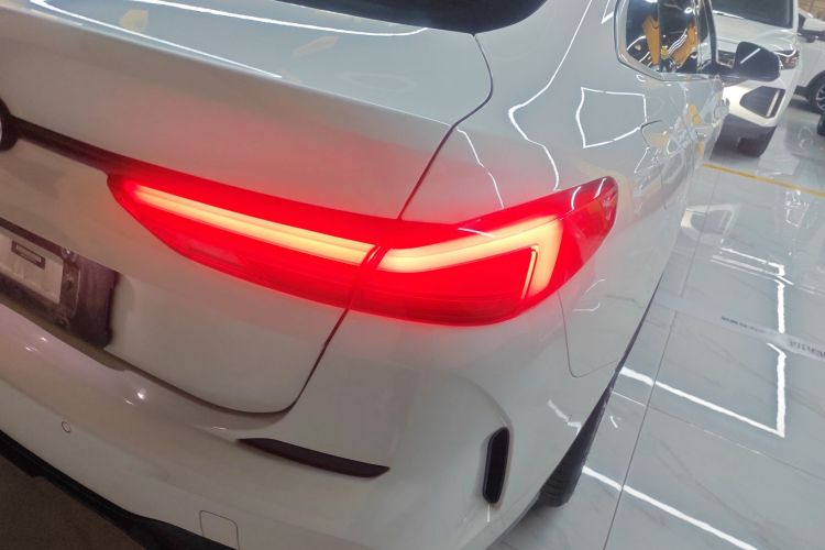 宝马2系(进口) 2023款 225i 四门轿跑车 M运动套装车身外观9