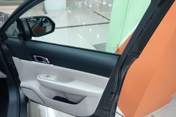 理想汽车 理想ONE 2021款 增程6座版中控内饰7005