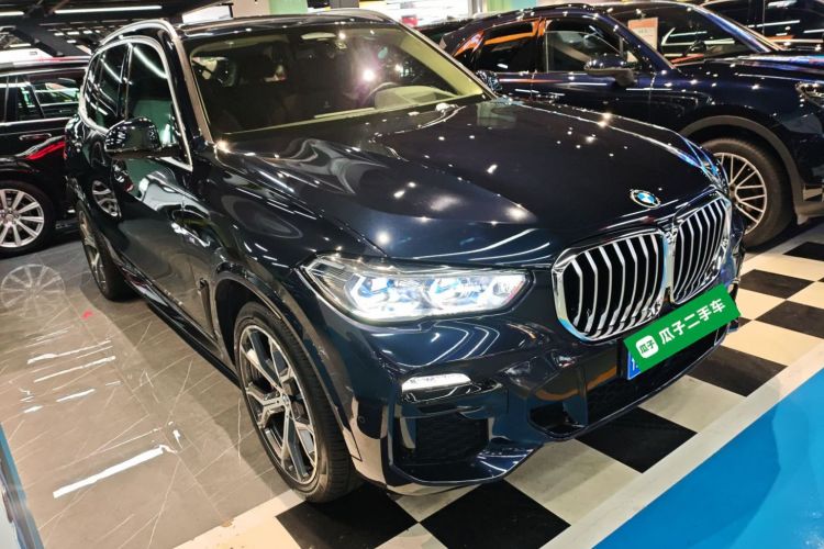 宝马X5(进口) 2021款 改款 xDrive40i 尊享型 M运动套装车身外观3