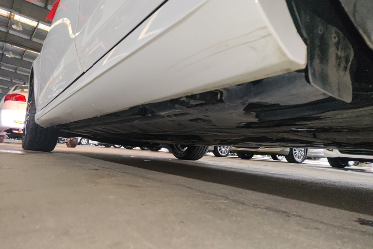 奔驰E级 2017款 E 200 运动型 4MATIC局部细节9002