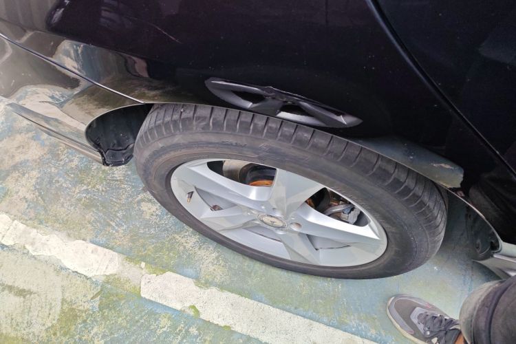 奔驰M级 2014款 ML 400 4MATIC动感型车身外观6008