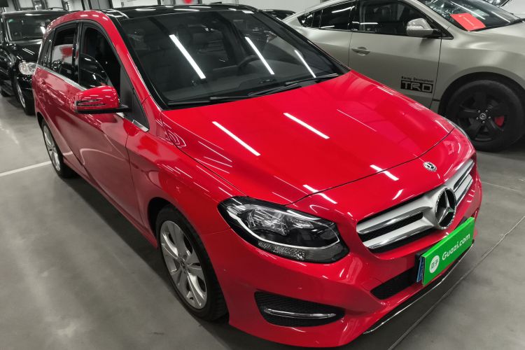 奔驰B级 2018款 B 200 动感型车身外观3