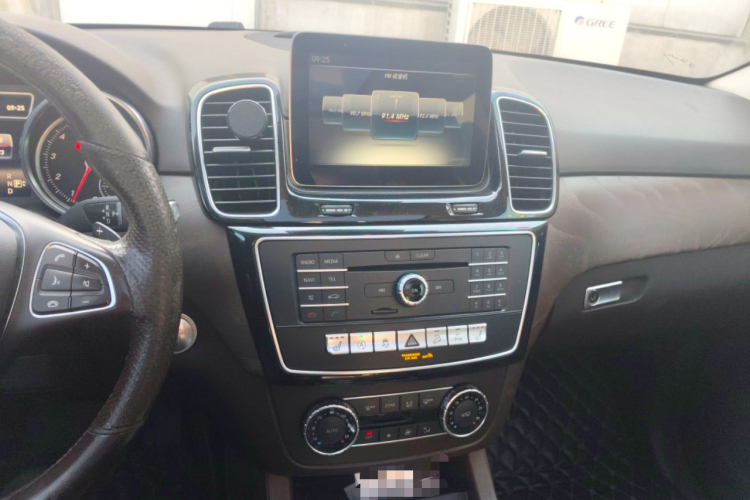 奔驰GLE 2016款 GLE 320 4MATIC 动感型局部细节16