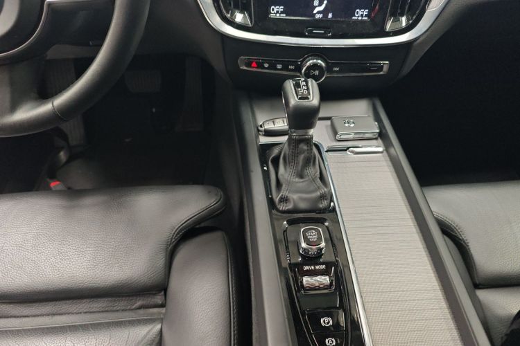 沃尔沃S60 2020款 T4 智远豪华版中控内饰18