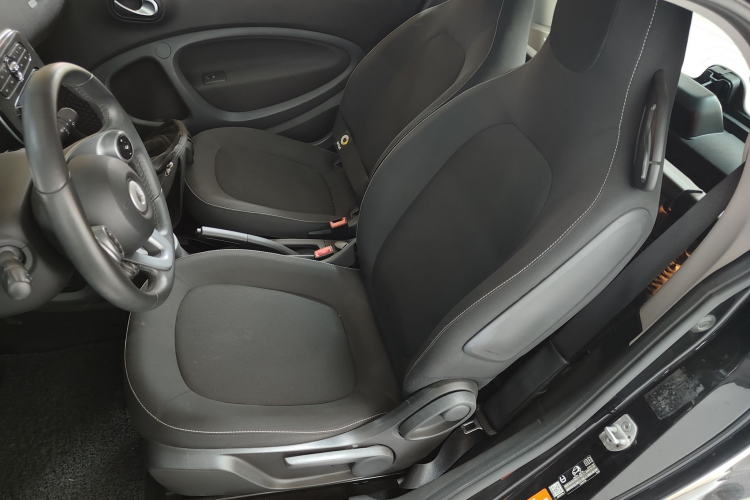 smart fortwo 2019款 0.9T 66千瓦硬顶风擎版 国VI中控内饰7004