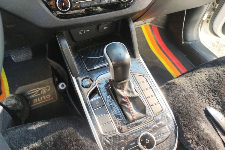 奔腾T33 2019款 1.6L 自动豪华型 国V中控内饰18