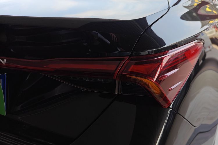 丰田 亚洲龙 2024款 2.0L 进取版车身外观9