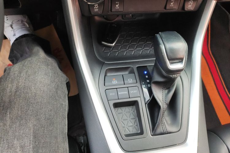 丰田 RAV4荣放 2022款 2.0L CVT两驱风尚Plus版中控内饰18