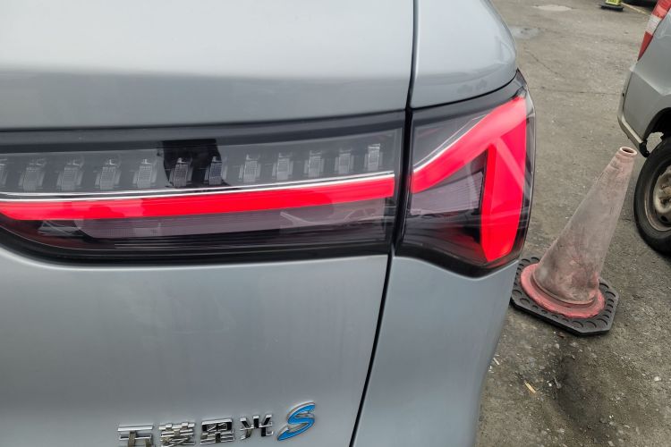 五菱汽车 五菱星光S 2024款 130km 旗舰型车身外观9