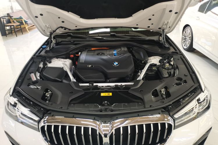 宝马5系新能源 2021款 改款 535Le M运动套装机舱底盘24