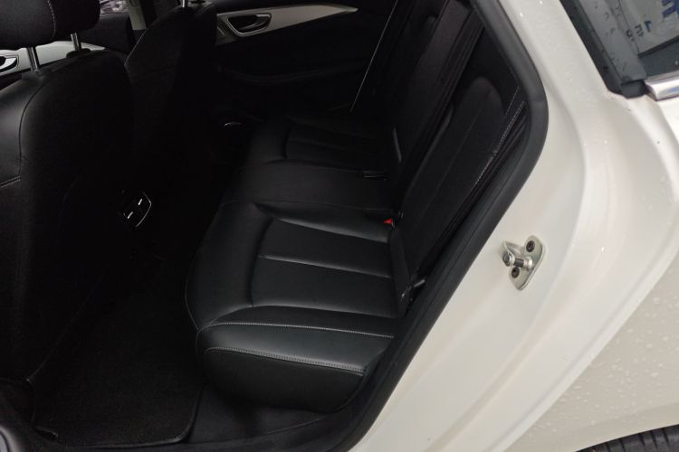 飞凡汽车 飞凡ER6 2021款 新动版 620km 智行版中控内饰21