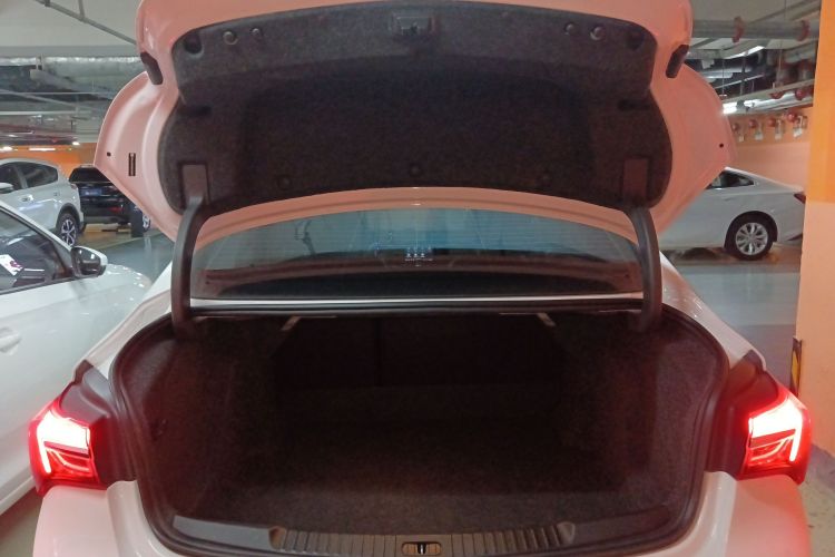 别克 威朗 2020款 20T CVT领先型机舱底盘23