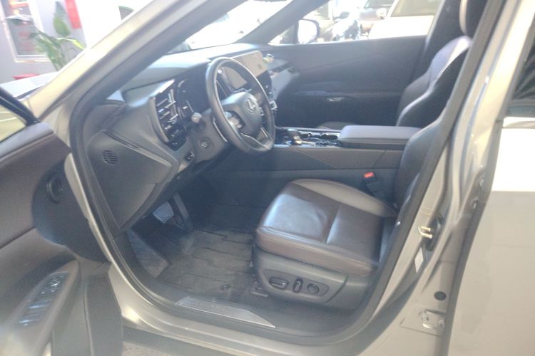 雷克萨斯RX新能源 2025款 450h+ 四驱畅享版局部细节19