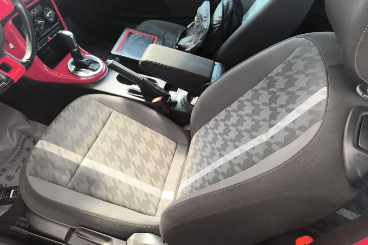 大众 甲壳虫 2018款 180TSI 宜乐型中控内饰19