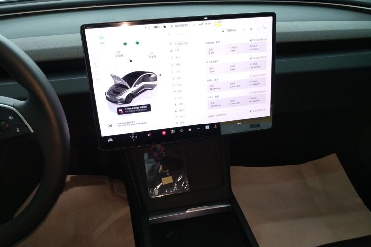 特斯拉 Model 3 2023款 后轮驱动版中控内饰16