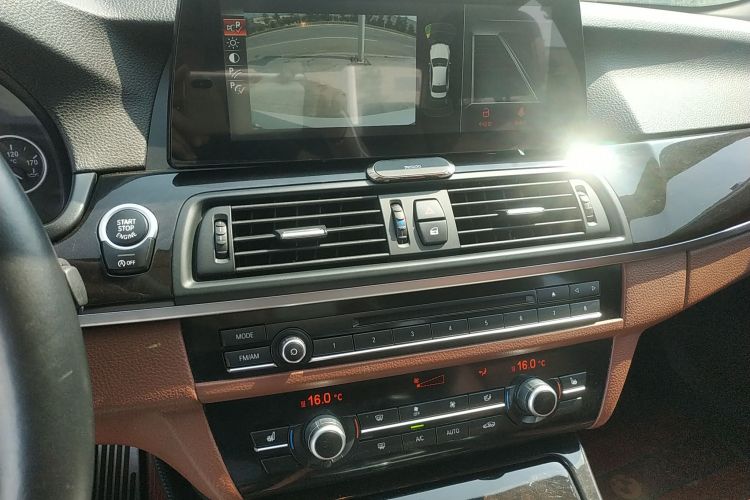 宝马5系 2017款 525Li 领先型中控内饰16