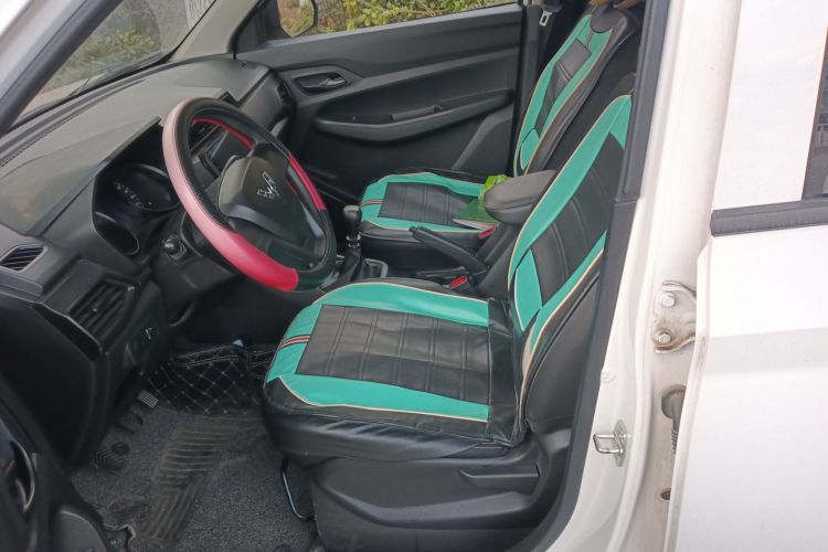 五菱汽车 五菱宏光 2019款 1.5L S基本型国VI LAR中控内饰19