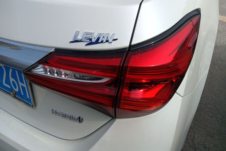 丰田 雷凌 2017款 改款双擎 1.8H GS E-CVT精英天窗版 国V车身外观6006