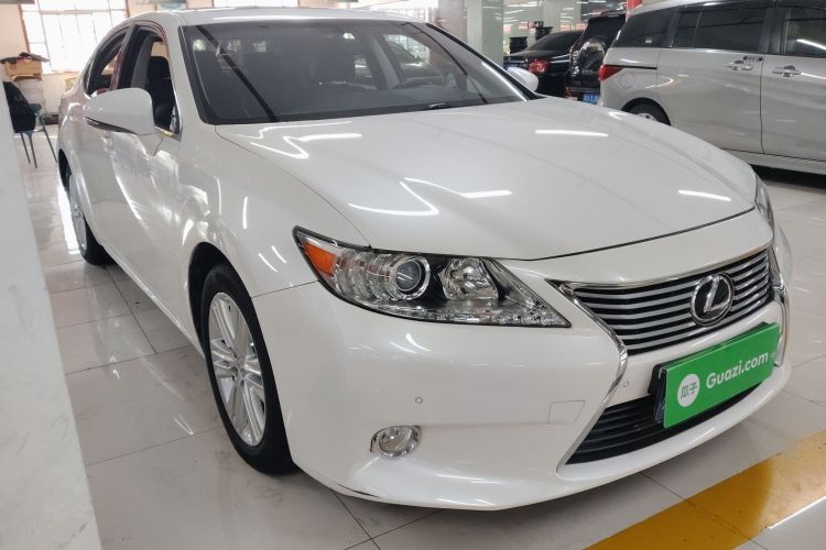 雷克萨斯ES 2013款 250 精英版车身外观3