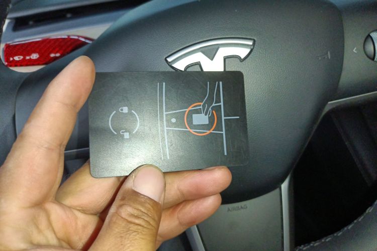 特斯拉 Model 3 2021款 标准续航后驱升级版 3D6中控内饰7001