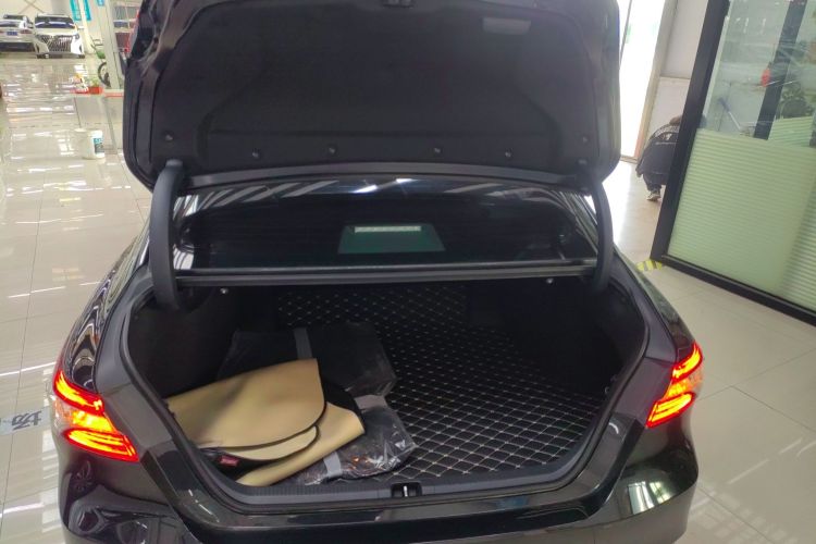 丰田 凯美瑞 2019款 2.0G 豪华版 国VI机舱底盘23