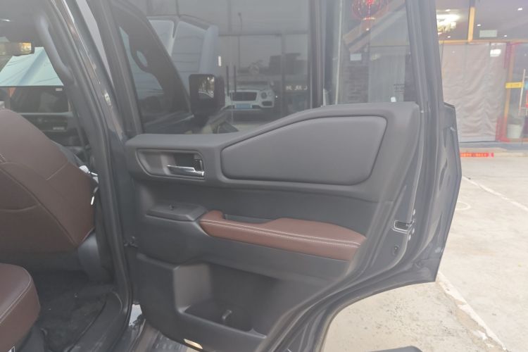 丰田 普拉多 2024款 2.4T 悍野WX版 6座中控内饰45