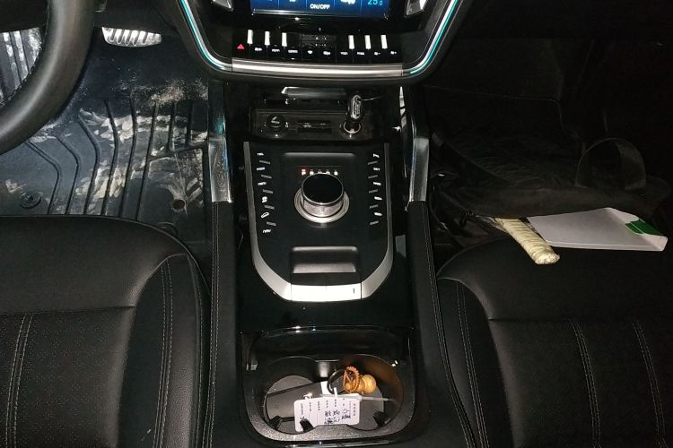 众泰T700 2017款 1.8T 双离合尊贵型中控内饰18