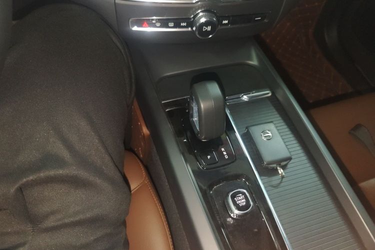 沃尔沃XC60 2024款 B5 四驱智逸豪华版中控内饰18