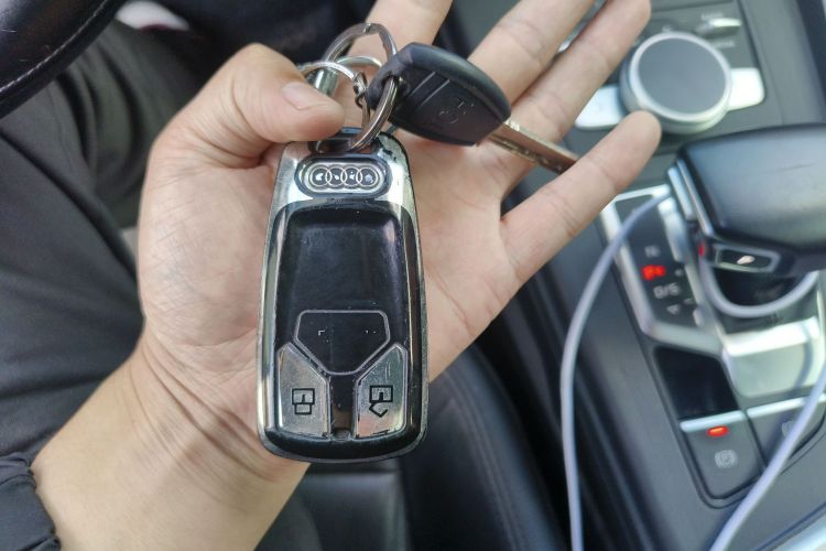 奥迪A4L 2019款 40 TFSI 时尚型 国VI中控内饰11