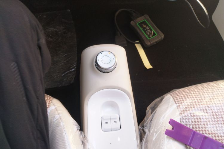 五菱汽车 宏光MINIEV 2024款 第三代 215km 青春版中控内饰18