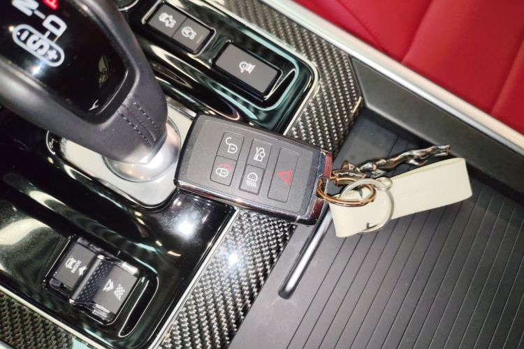 捷豹XEL 2024款 2.0T 250PS R-DYNAMIC S耀黑运动版中控内饰11