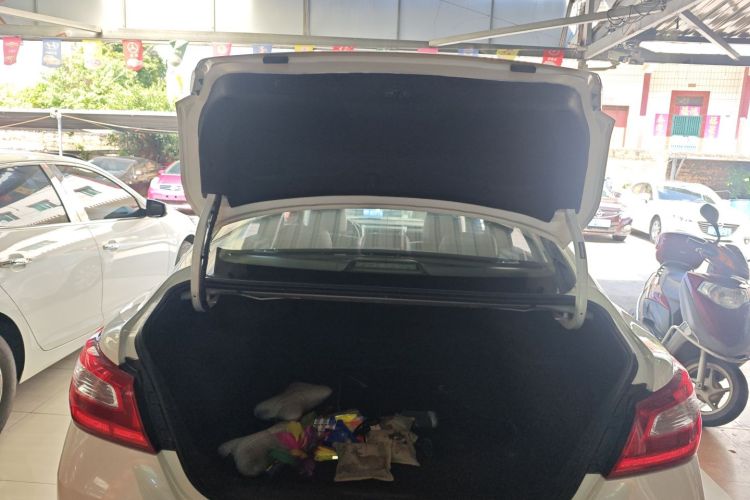 日产 天籁 2016款 改款 2.0L XL舒适版局部细节23