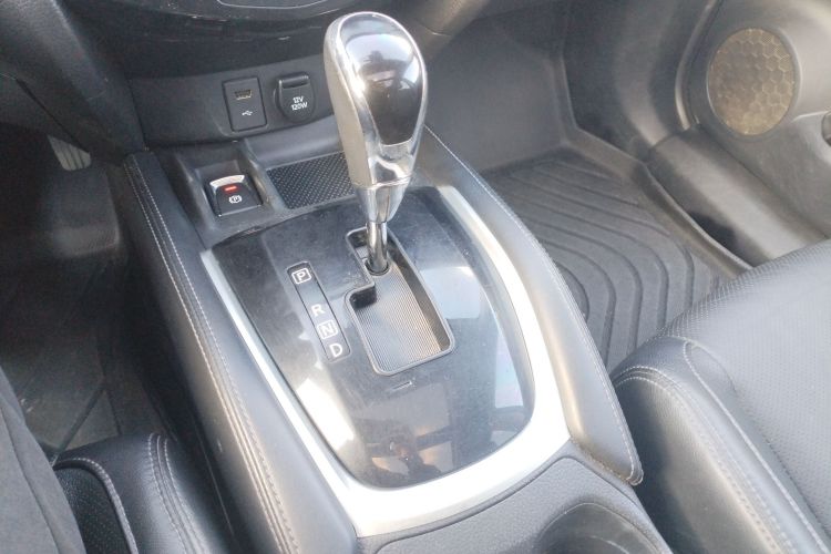 日产 奇骏 2019款 2.0L CVT智联舒适版 2WD局部细节18