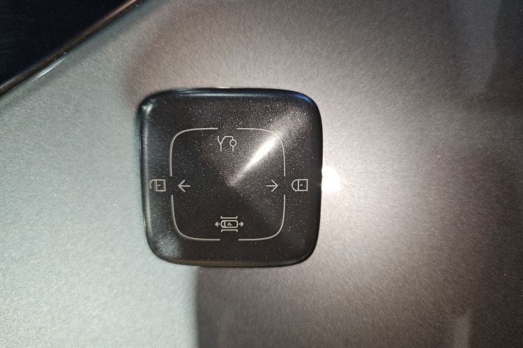 极氪001 2021款 超长续航单电机 WE版中控内饰11