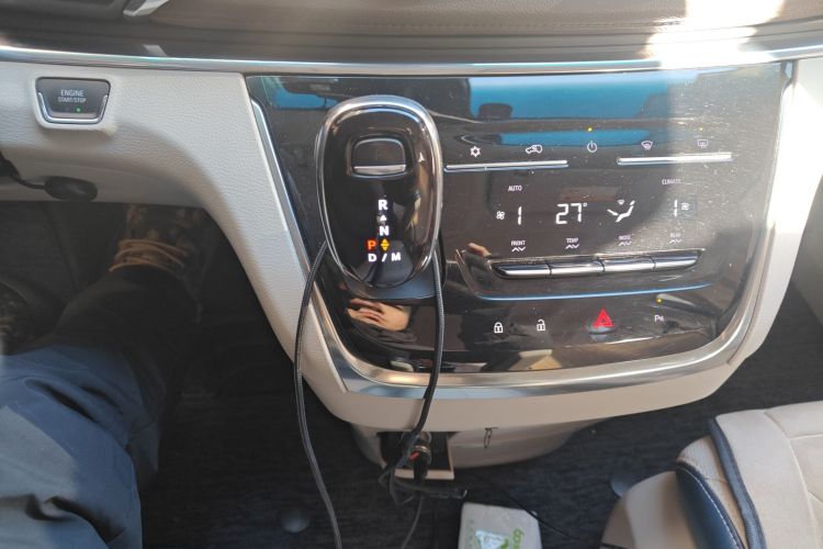 别克GL8 2023款 陆上公务舱 舒适型中控内饰18